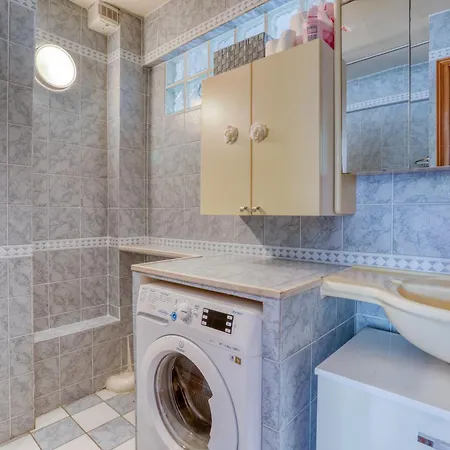 Cette Maison Est La Votre Suresnes Extérieur photo