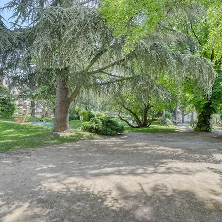Cette Maison Est La Votre Suresnes Extérieur photo